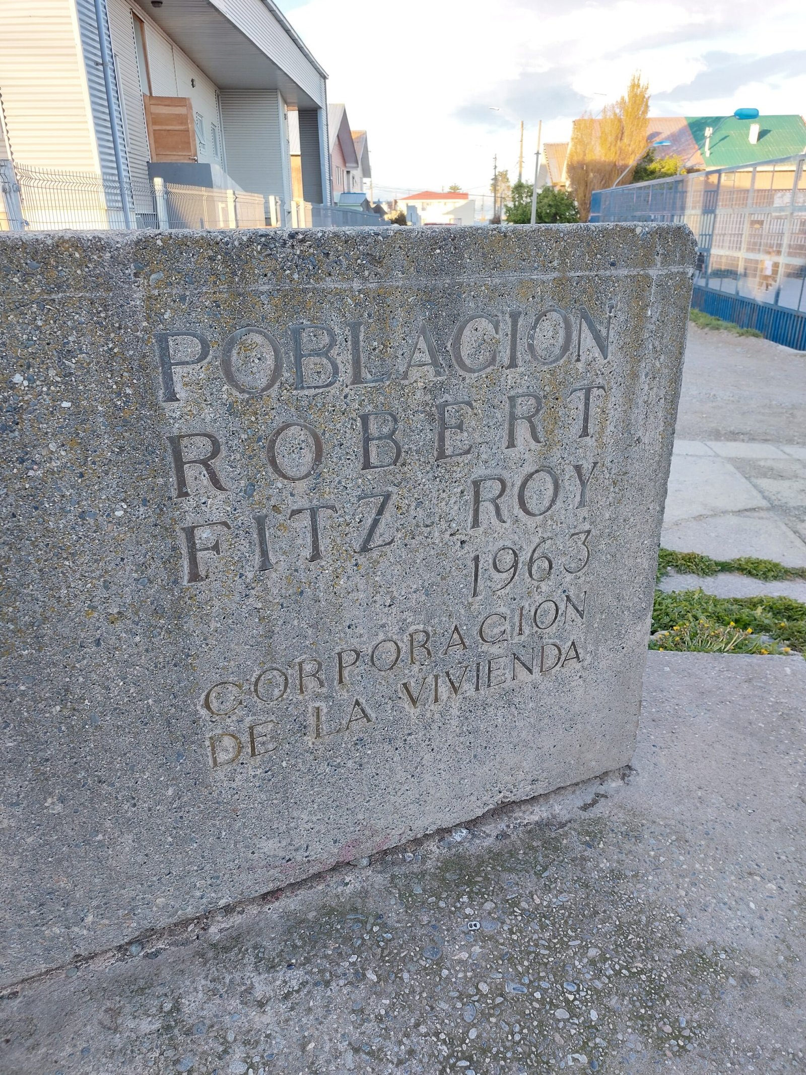 Monolito Población Robert Fitz Roy